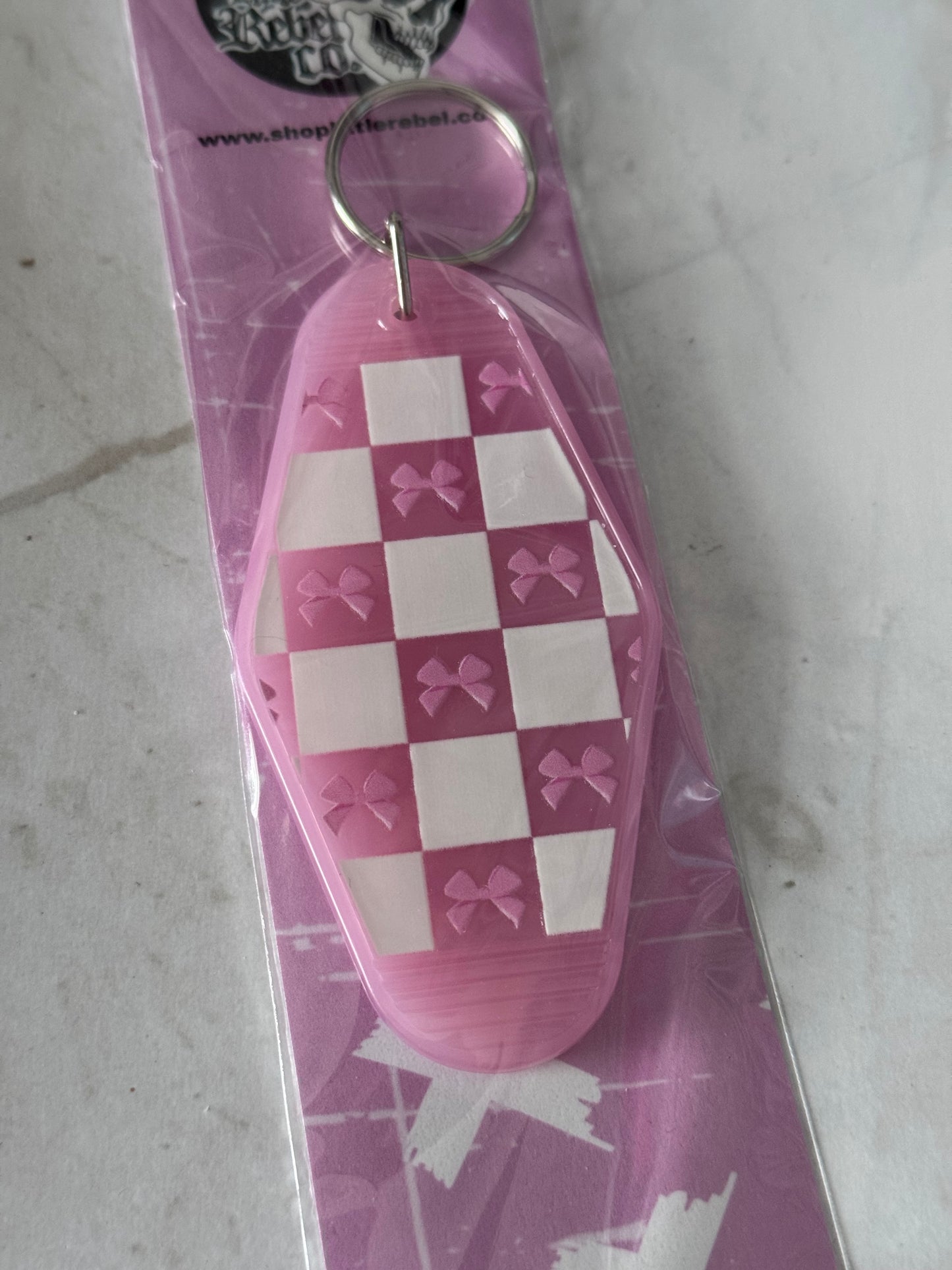 Bows and Checkers Motel Keychain