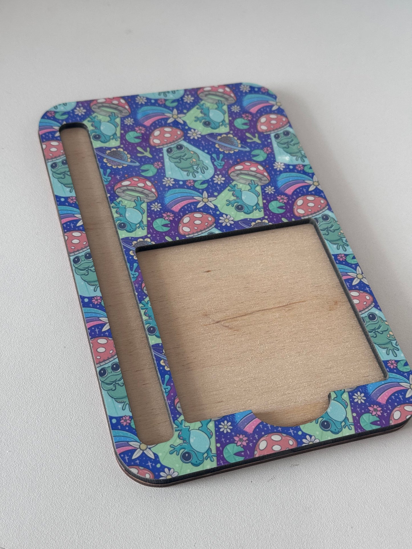 Space Frogs Pen & Post It Holder