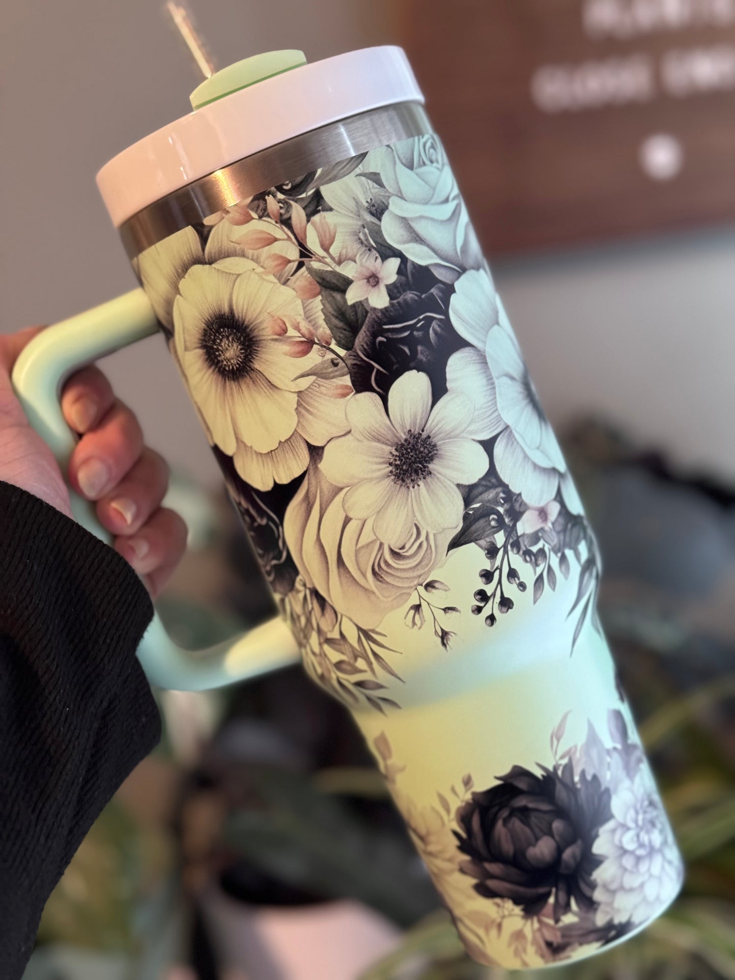 Dark Floral 40oz